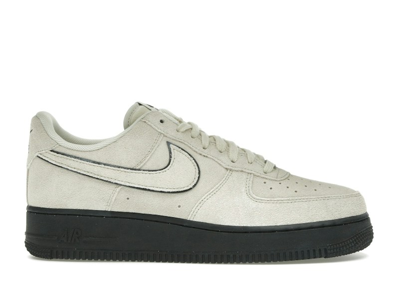 Nike Air Force 1 '07 LV8