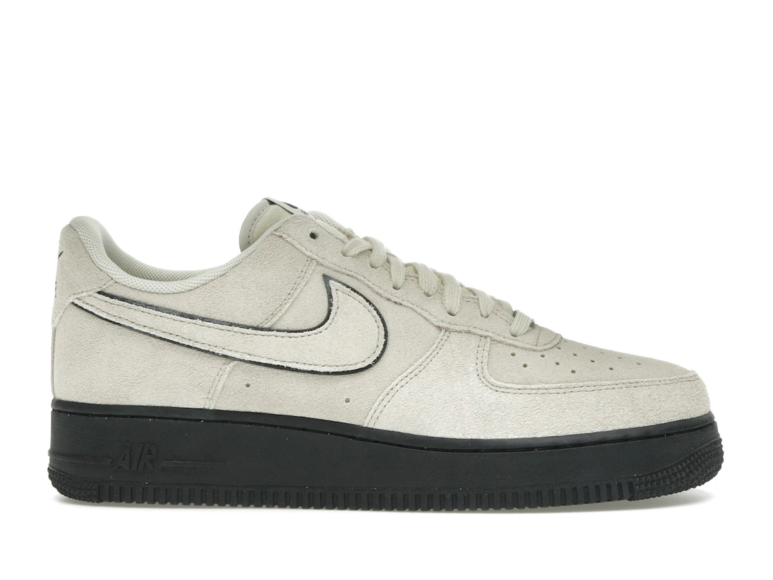 Nike Air Force 1 '07 LV8