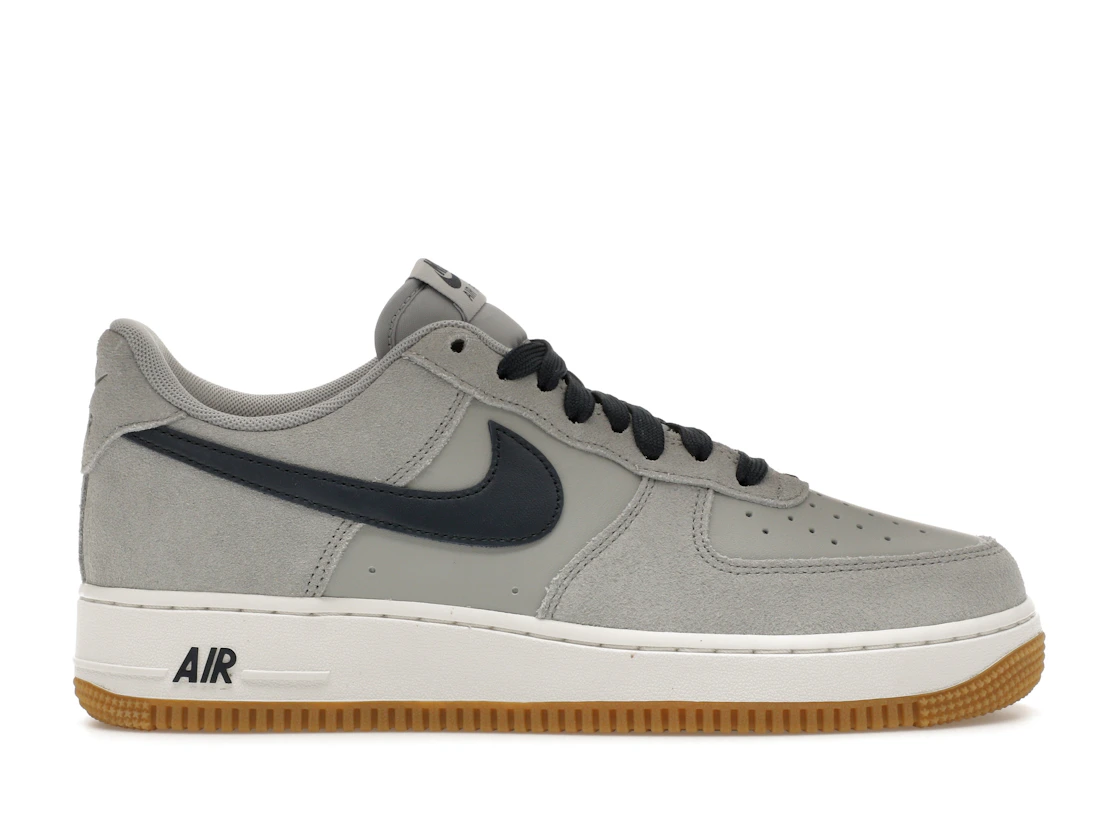 Nike Air Force 1 '07 LV8