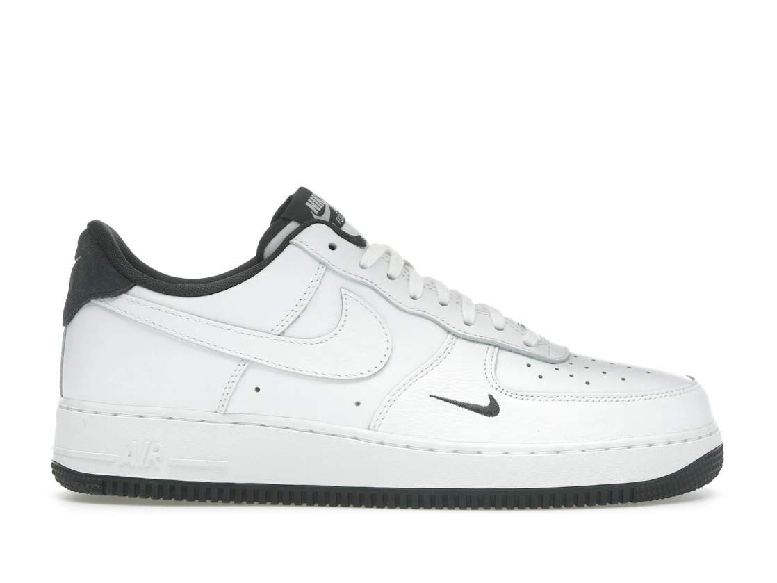 Nike Air Force 1 07 LV8