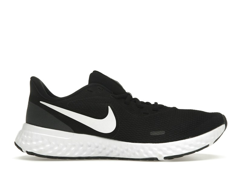 Nike Revolution 5