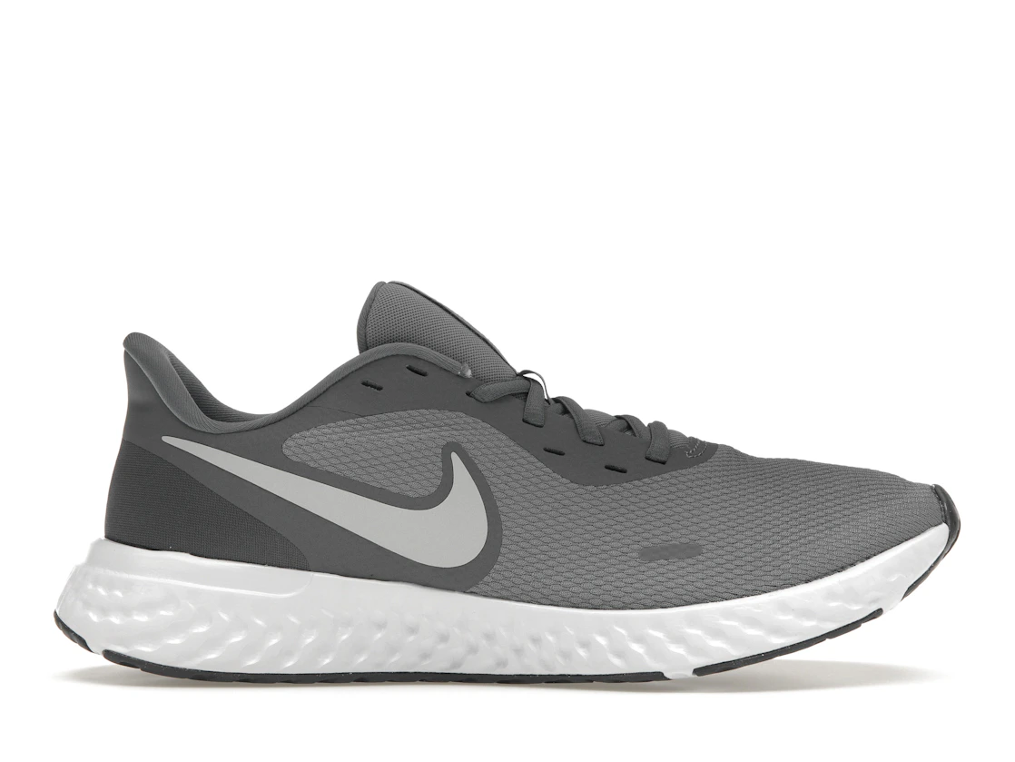 Nike Revolution 5